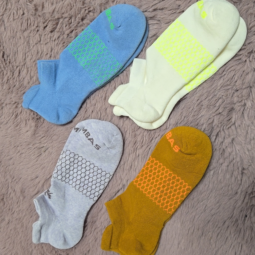 4 PAIRS OF BOMBAS SOCKS! BRAND NEW SZ XL